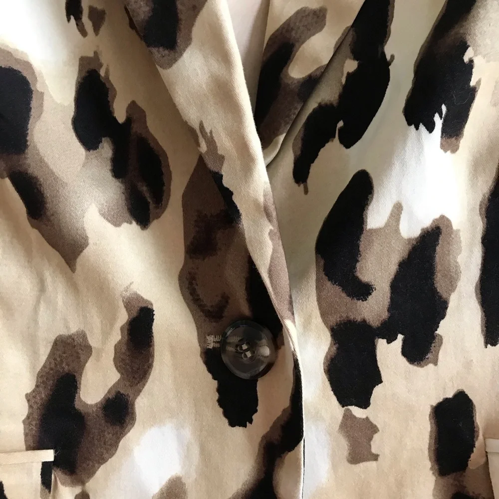 NWT Chico’s Tan Leopard Print Blazer /‎ Size 1 or M